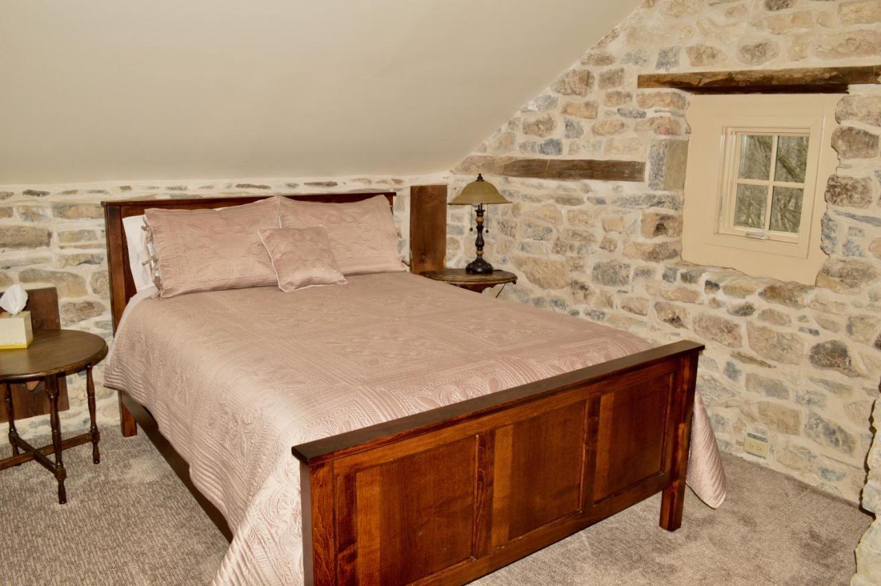 Rocky Acre Farm Bed & Breakfast Mount Joy Exterior photo
